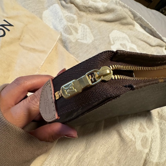 ๐ค DISCONTINUED Toiletry 26 Pouch ๐ค - Picture 3 of 14